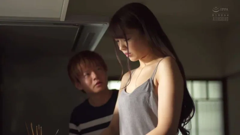 Bồ của chị gái làm tình cô em vợ đang buồn bã vì thất tình