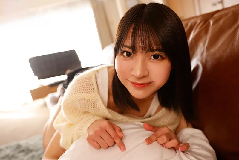 Chị gái lần đầu có người yêu còn nhiều ngỡ ngàng nên mượn cây hàng thằng em tập trước